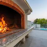Tatijana Zadarvillas *