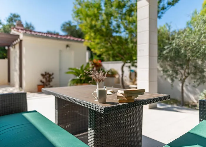 Tatijana Zadarvillas *