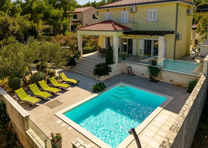 Tatijana Zadarvillas *