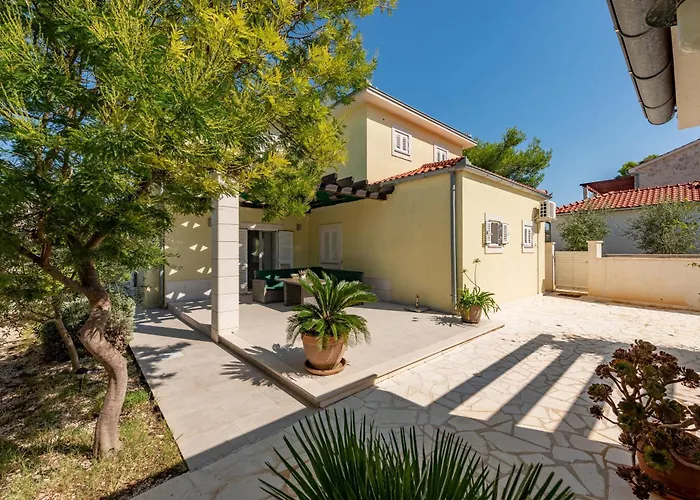 Tatijana Zadarvillas *