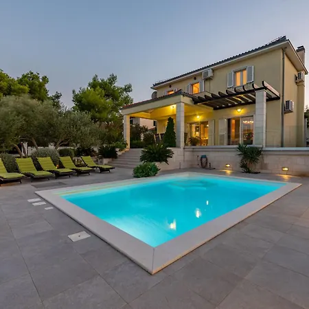 Tatijana Zadarvillas 빌라
